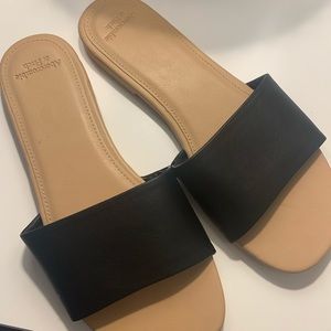 Abercrombie black slide on sandals